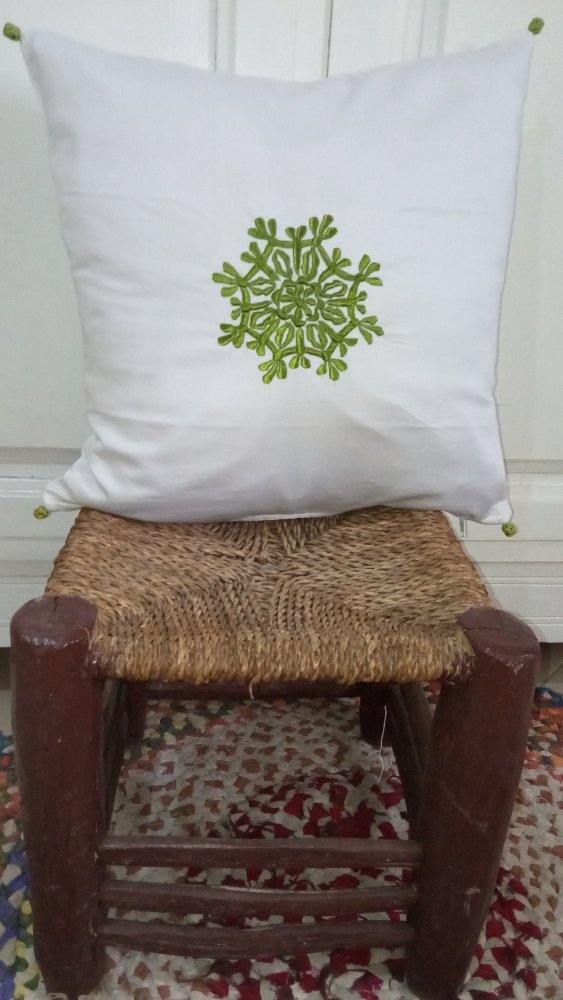 Set of 3 + 1 free throw pillow cover